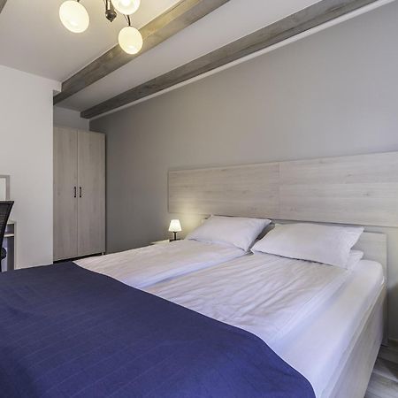 Frajda Domki - Apartamenty 6-Osobowe - Salon I Dwie Sypialnie Oraz Studia 4-Osobowe - Pokoj Z Aneksem Kuchennym Rewal Exteriör bild