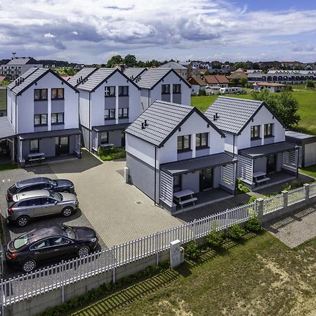 Frajda Domki - Apartamenty 6-Osobowe - Salon I Dwie Sypialnie Oraz Studia 4-Osobowe - Pokoj Z Aneksem Kuchennym Rewal Exteriör bild