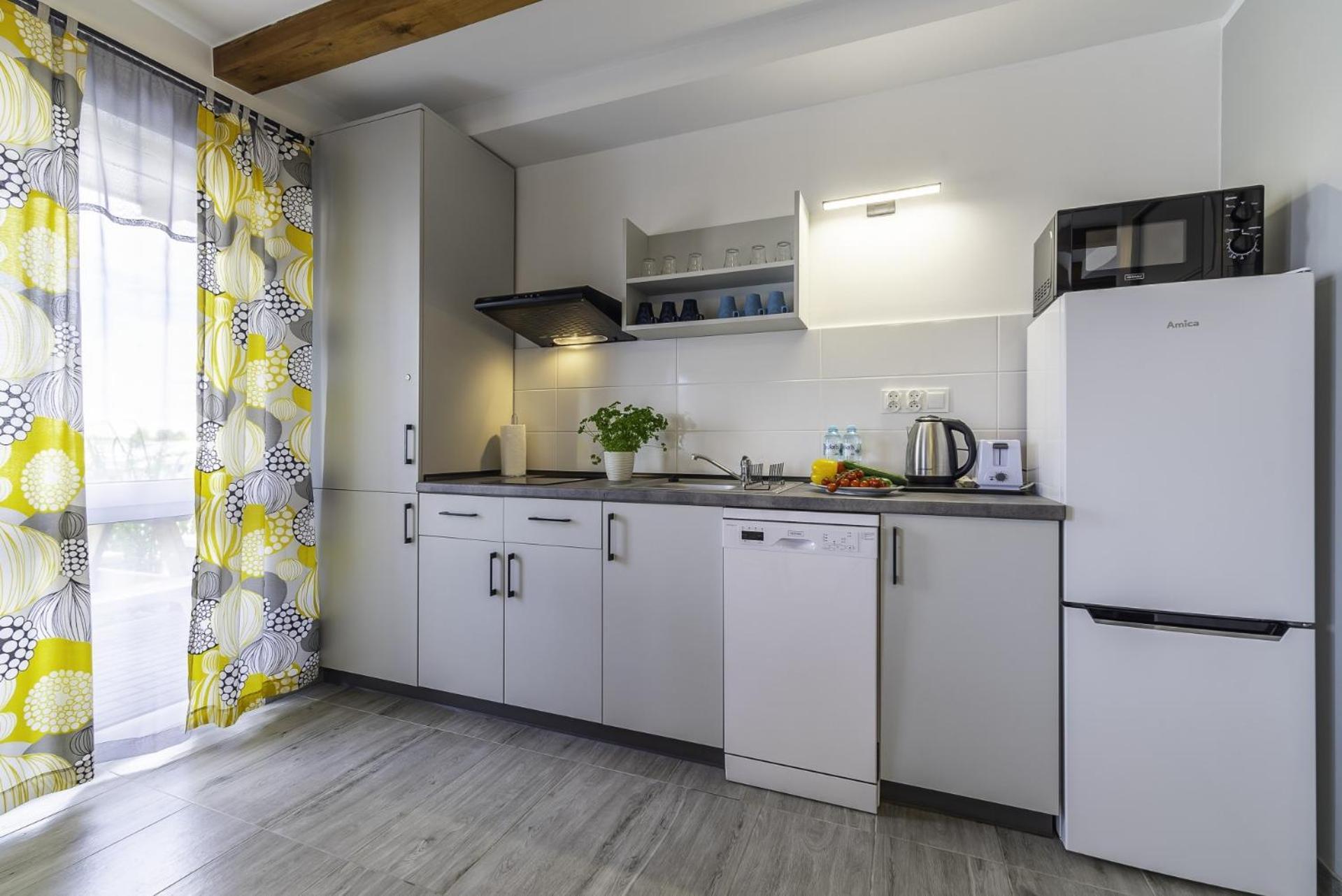 Frajda Domki - Apartamenty 6-Osobowe - Salon I Dwie Sypialnie Oraz Studia 4-Osobowe - Pokoj Z Aneksem Kuchennym Rewal Exteriör bild