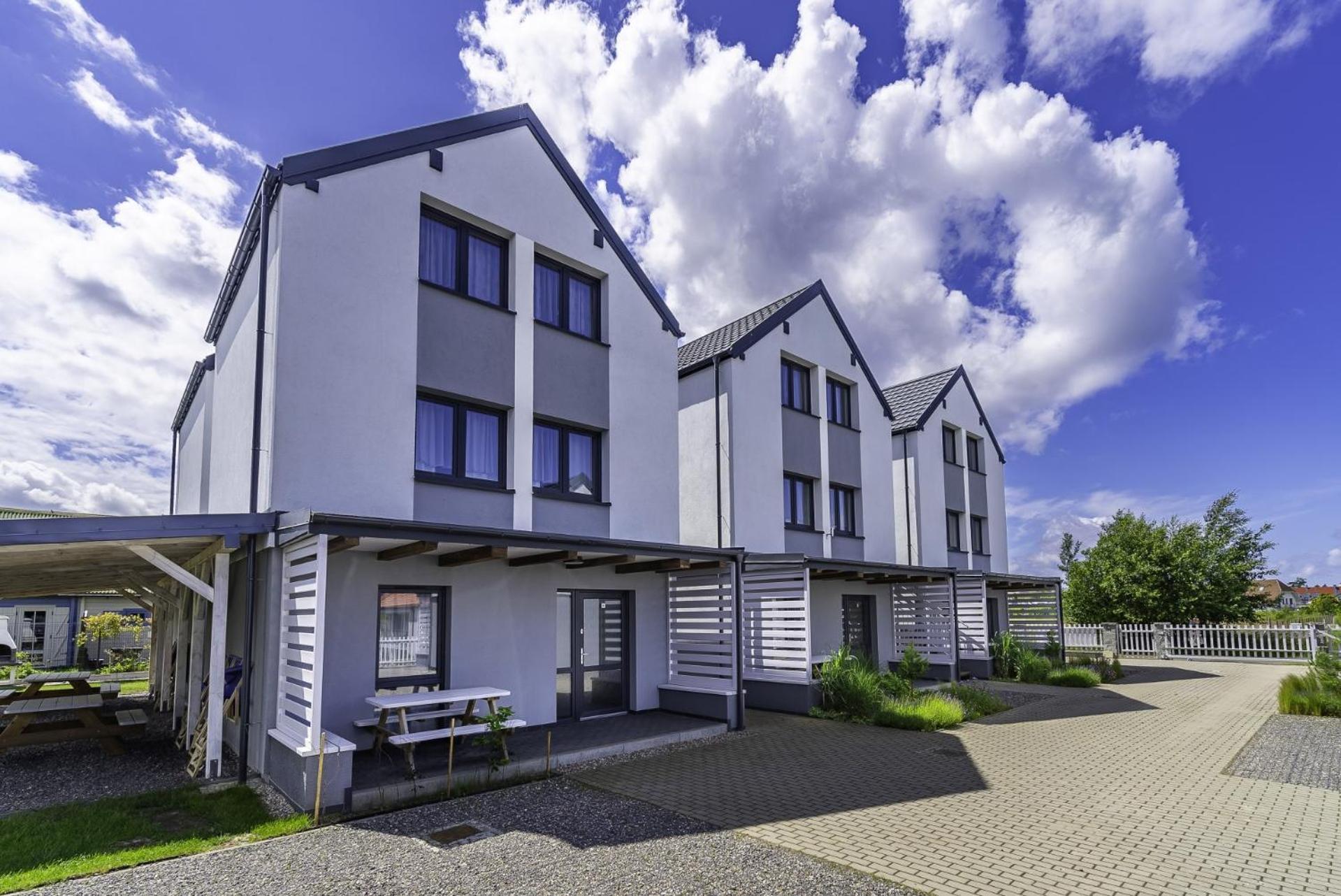 Frajda Domki - Apartamenty 6-Osobowe - Salon I Dwie Sypialnie Oraz Studia 4-Osobowe - Pokoj Z Aneksem Kuchennym Rewal Exteriör bild