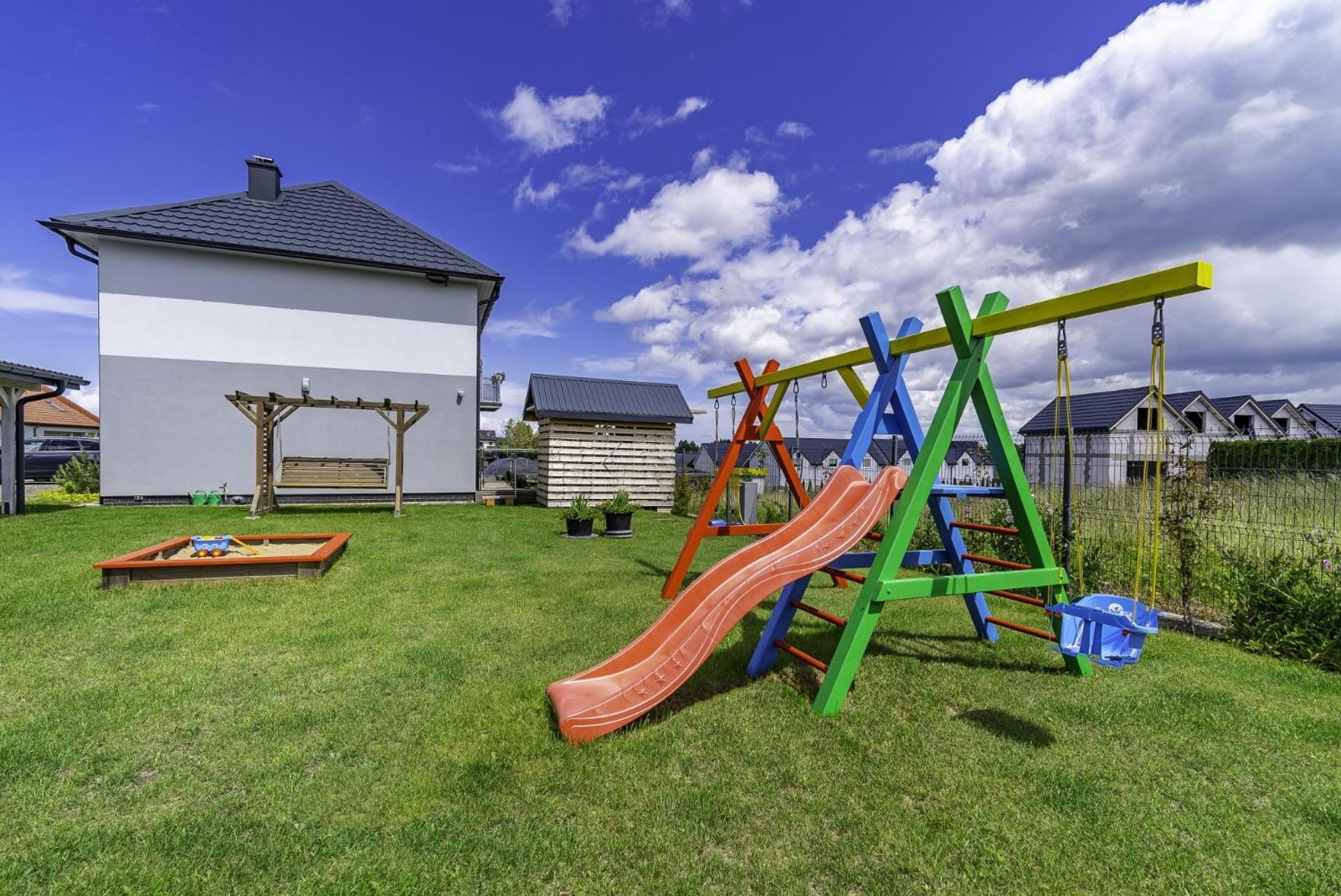 Frajda Domki - Apartamenty 6-Osobowe - Salon I Dwie Sypialnie Oraz Studia 4-Osobowe - Pokoj Z Aneksem Kuchennym Rewal Exteriör bild