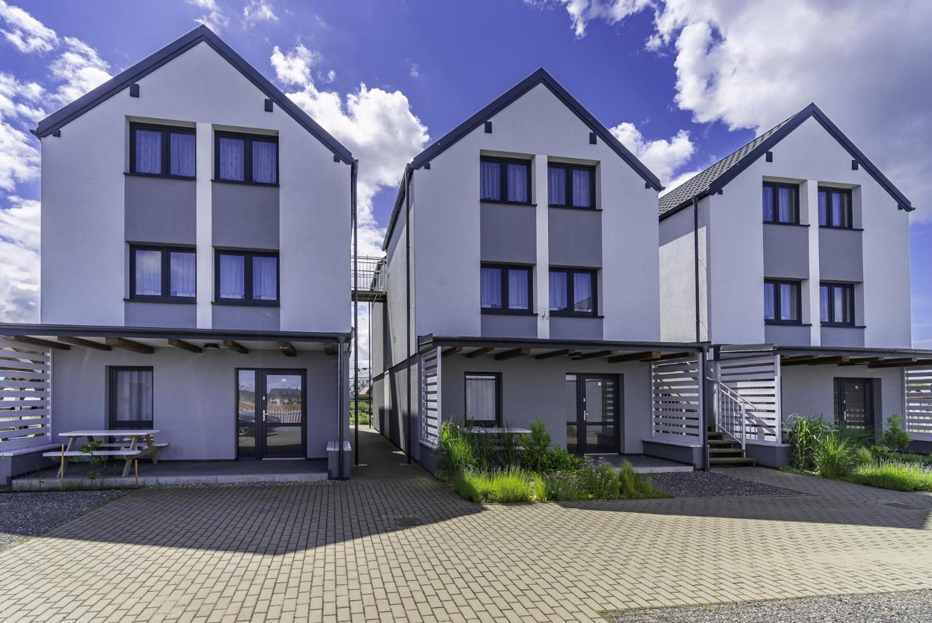Frajda Domki - Apartamenty 6-Osobowe - Salon I Dwie Sypialnie Oraz Studia 4-Osobowe - Pokoj Z Aneksem Kuchennym Rewal Exteriör bild